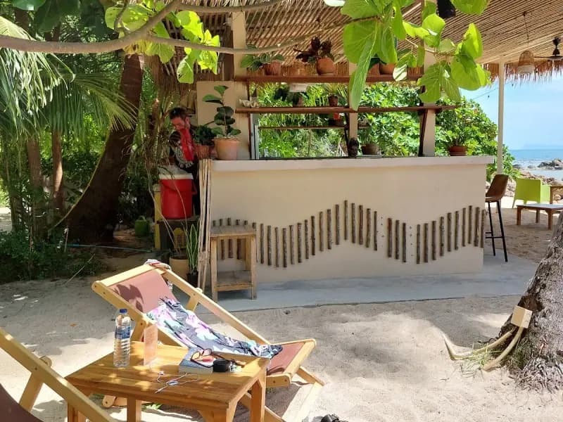 Lost 'n Found Beach Bar
