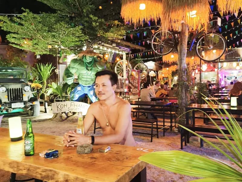 Night Market Cafe Vintage - Image 6