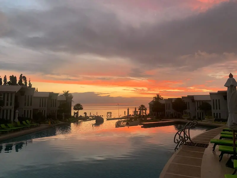 Vannee Golden Sands Beachfront Resort - Image 10