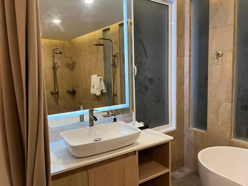 Vannee Golden Sands Beachfront Resort - Image 4