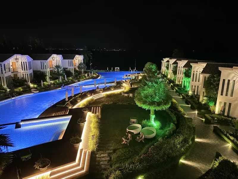 Vannee Golden Sands Beachfront Resort - Image 9