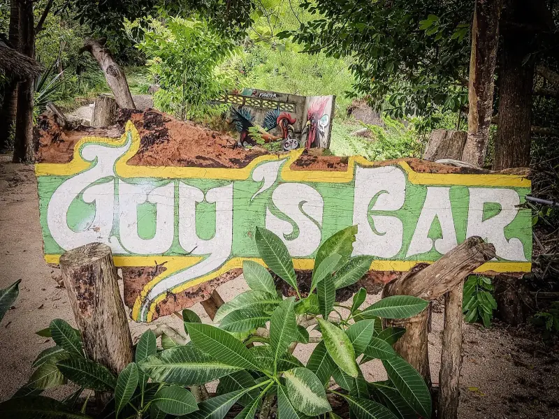 Guy's Bar - Image 4